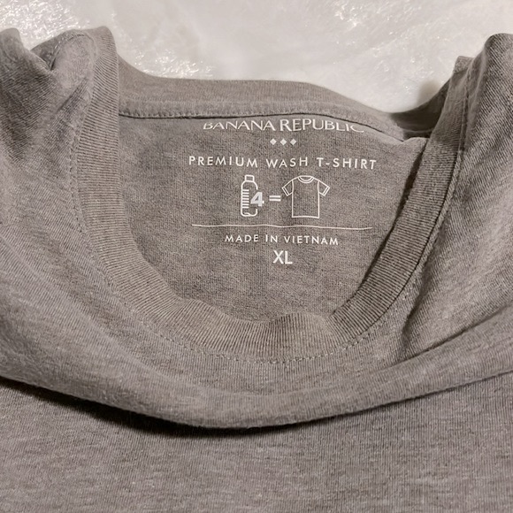 Banana Republic Premium Wash Taupe T-Shirt - Picture 4 of 7
